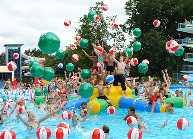 Sommer-Pool-Party